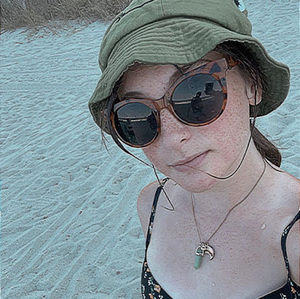 Meet your Posher, Chloe